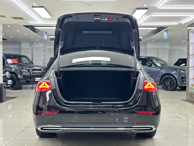 Mercedes-Benz E-Class — Фото автомобиля 23