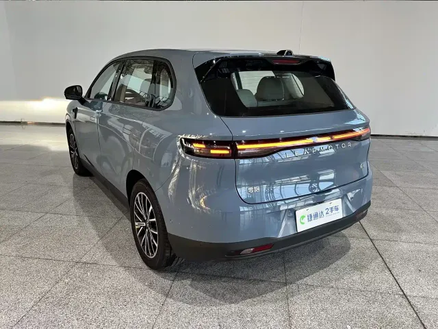 Leapmotor B10 — Фото автомобиля 27