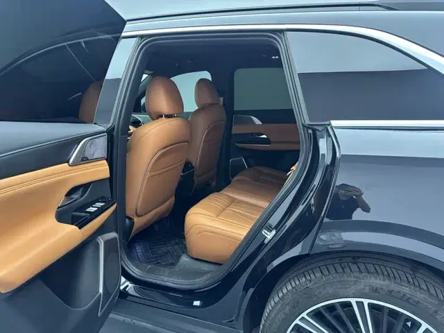 Xpeng G9 — Фото автомобиля 10