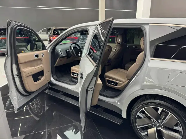 Li Auto L9 — Фото автомобиля 3