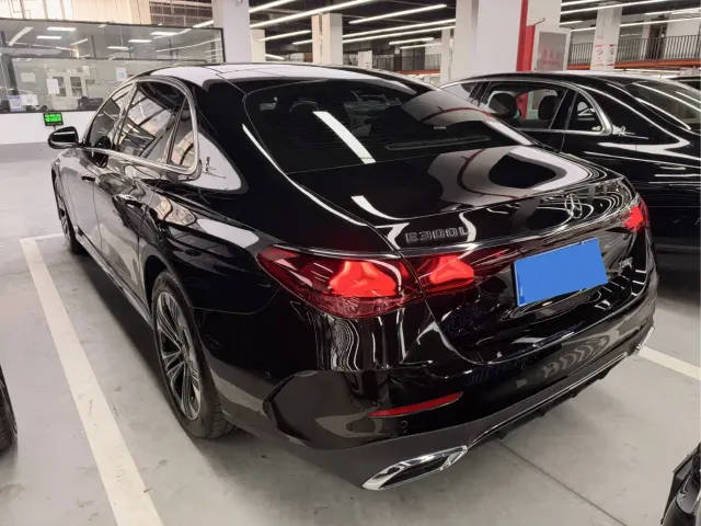 Mercedes-Benz E-Class — Фото автомобиля 17