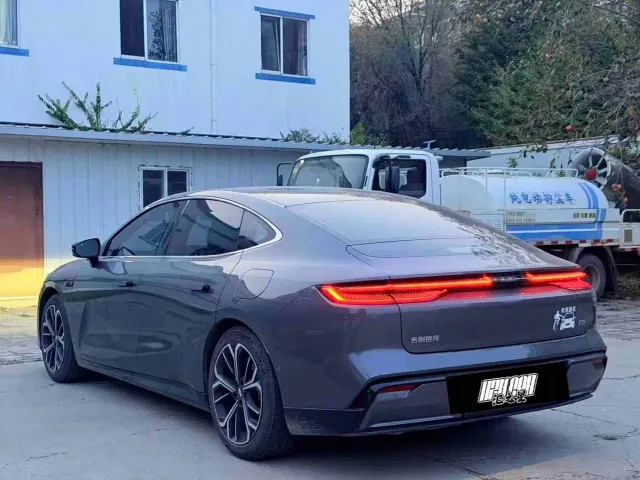 Geely Galaxy E8 — Фото автомобиля 2