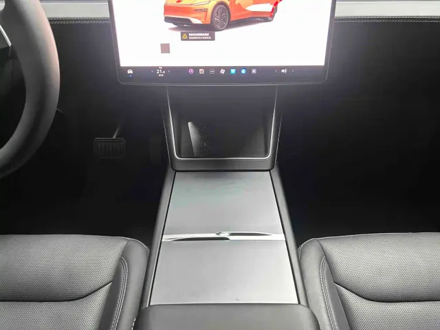 Tesla Model Y — Фото автомобиля 8