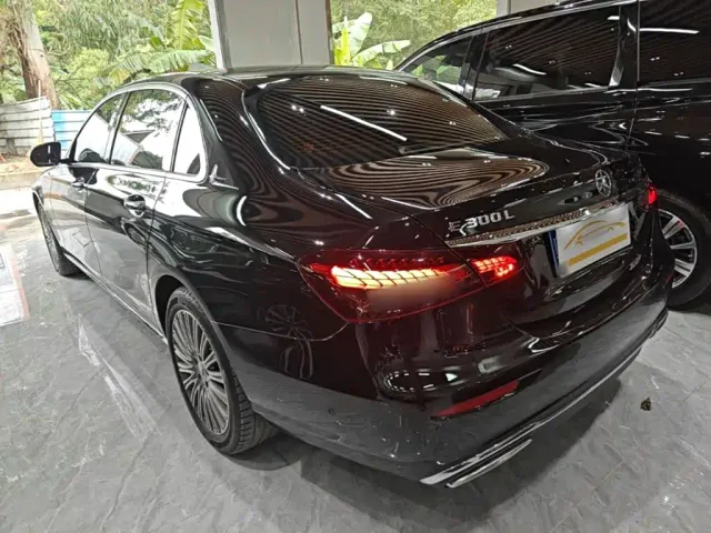 Mercedes-Benz E-Class — Фото автомобиля 4