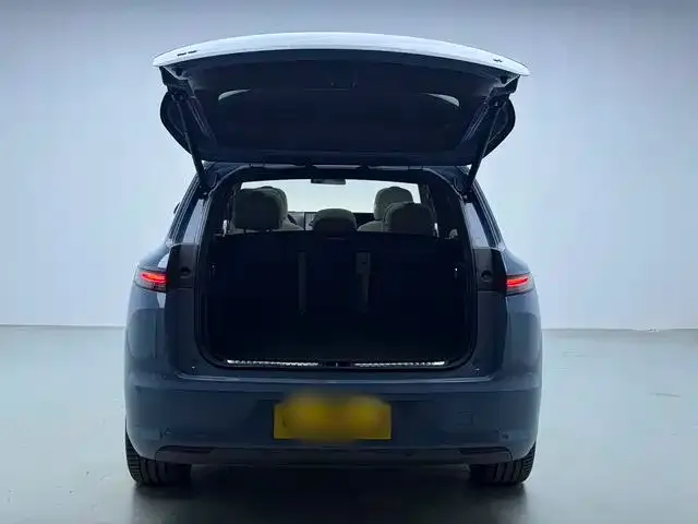 Li Auto L7 — Фото автомобиля 7
