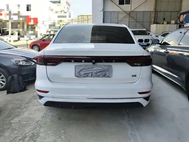 Geely Emgrand — Фото автомобиля 5