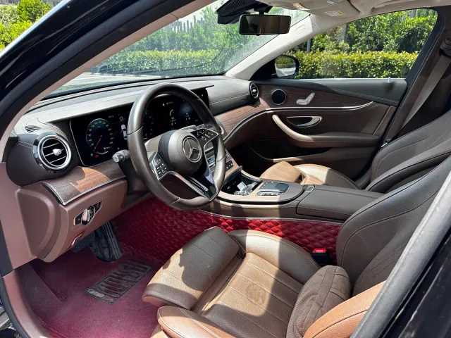 Mercedes-Benz E-Class — Фото автомобиля 8