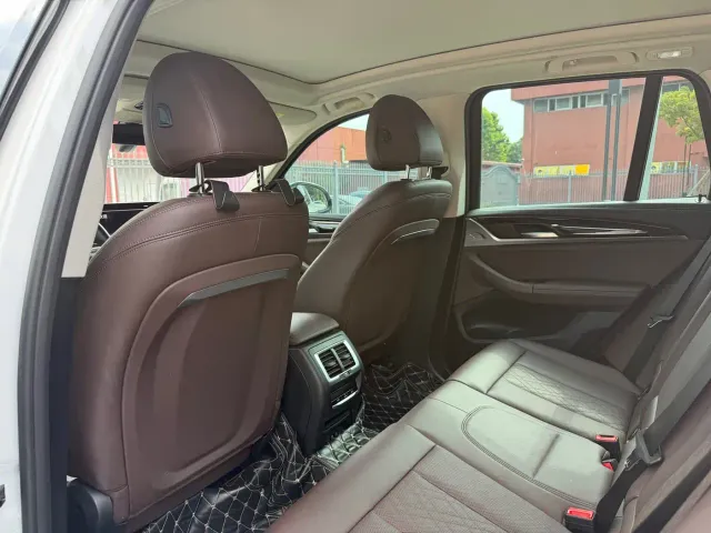 BMW iX3 — Фото автомобиля 9