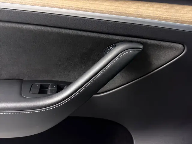 Tesla Model Y — Фото автомобиля 9