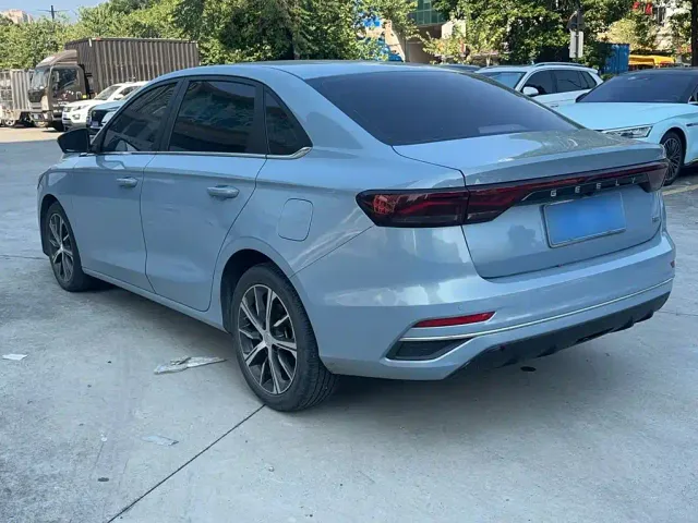 Geely Emgrand — Фото автомобиля 14