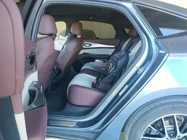 BYD Seal 07 DM-i — Фото автомобиля 16