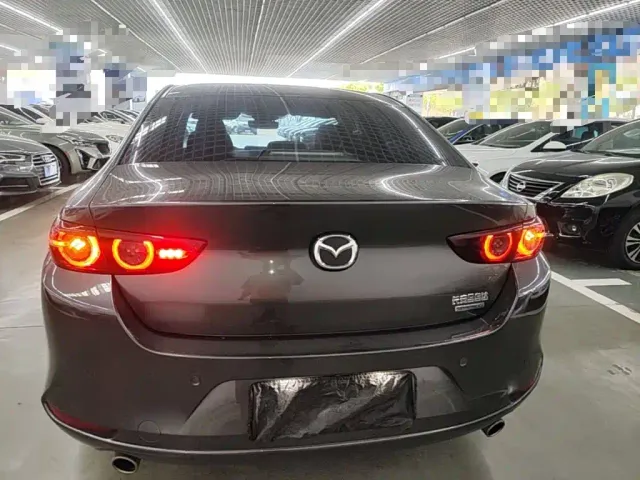 Mazda Axela — Фото автомобиля 5