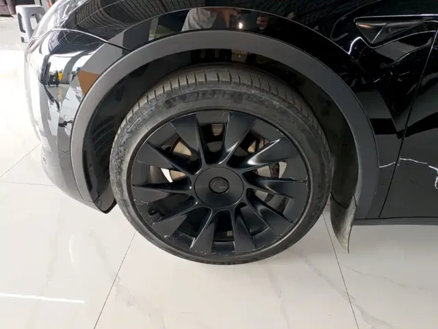 Tesla Model Y — Фото автомобиля 22