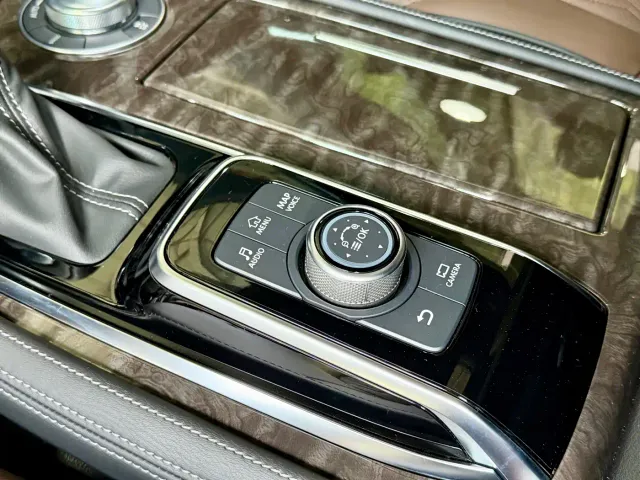 Nissan Patrol — Фото автомобиля 12