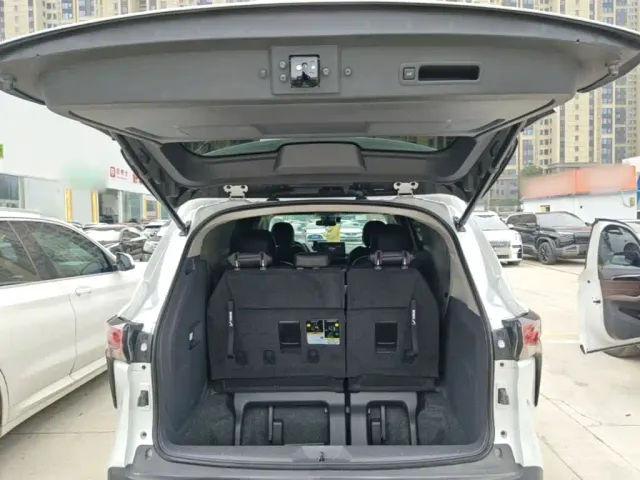 Toyota Sienna — Фото автомобиля 18