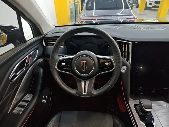 Hongqi HS7 PHEV — Фото автомобиля 10