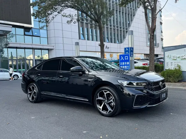 Volkswagen Passat — Фото автомобиля 3