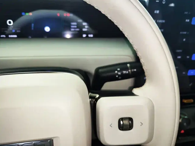 iCAR V23 — Фото автомобиля 13