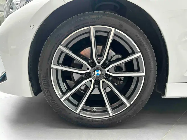 BMW 3 Series — Фото автомобиля 5