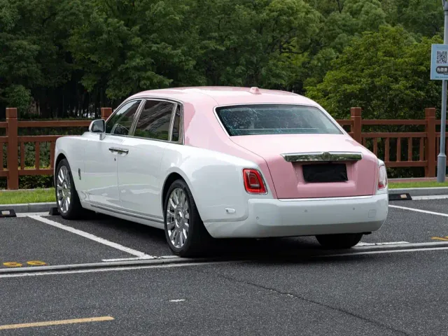 Rolls-Royce Phantom — Фото автомобиля 6