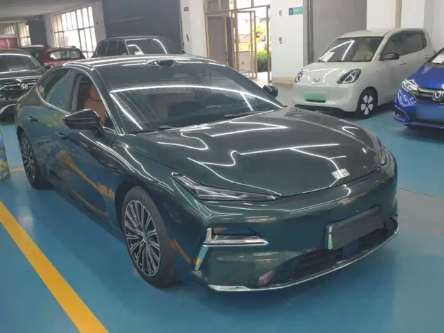 Geely Galaxy Xingyao 8 — Фото автомобиля 3