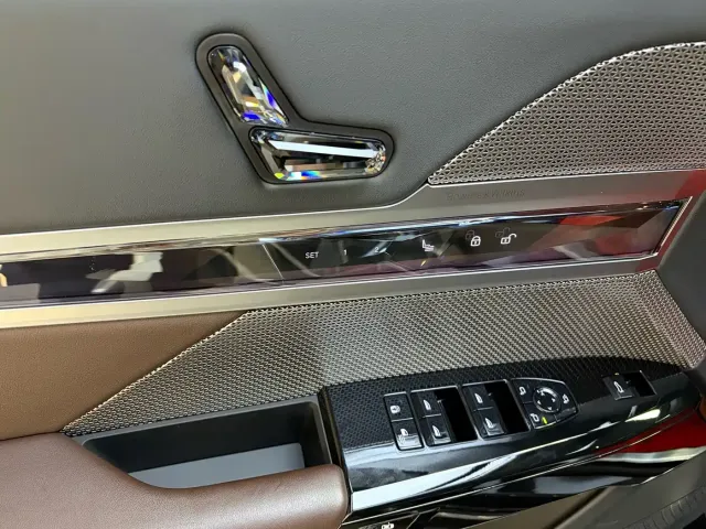 BMW BMW 7 Series 2023 Model 740Li Premium Luxury Package — Фото автомобиля 13