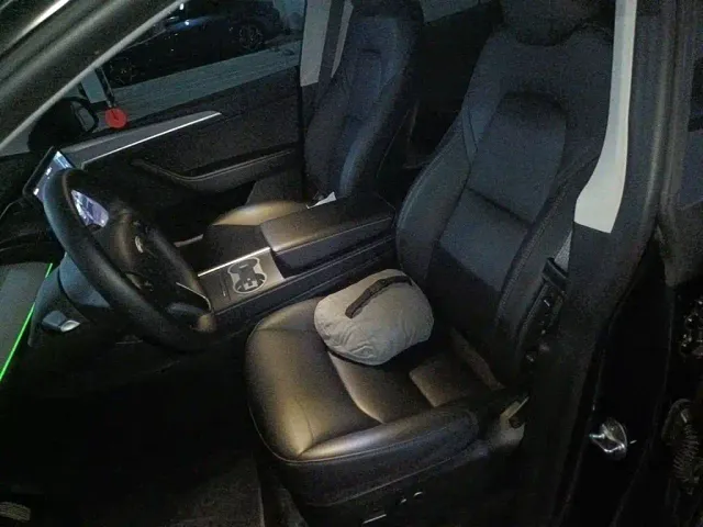 Tesla Model Y — Фото автомобиля 11