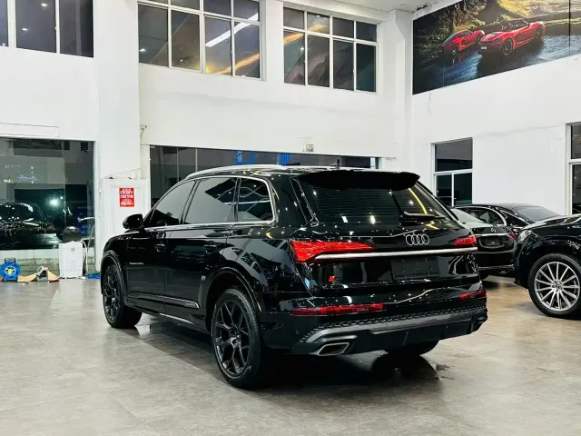 Audi Q7 — Фото автомобиля 4