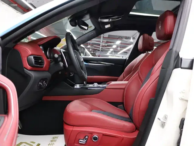 Maserati Levante — Фото автомобиля 6
