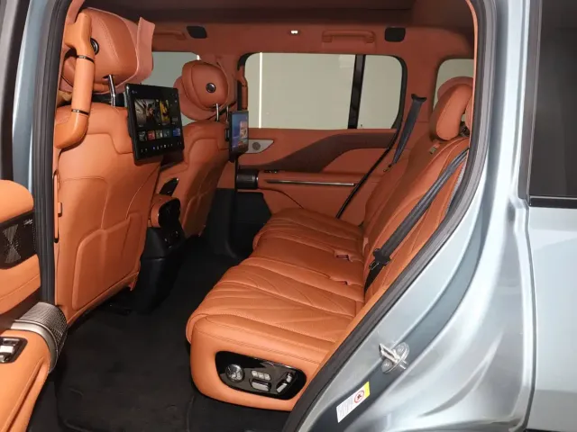 BYD U8 — Фото автомобиля 24