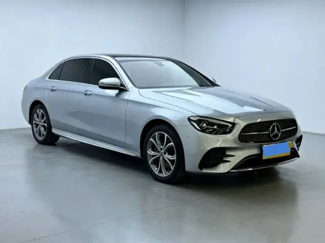 Mercedes-Benz E-Class — Фото автомобиля 3