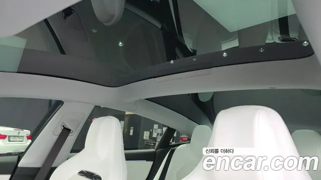 Tesla Model 3 — Фото автомобиля 24