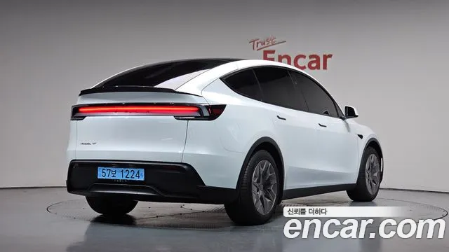 Фотография автомобиля — Tesla Model Y