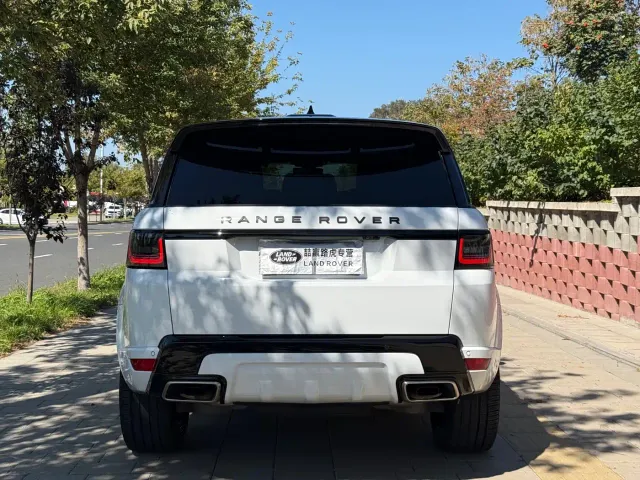 Land Rover Range Rover Sport — Фото автомобиля 4