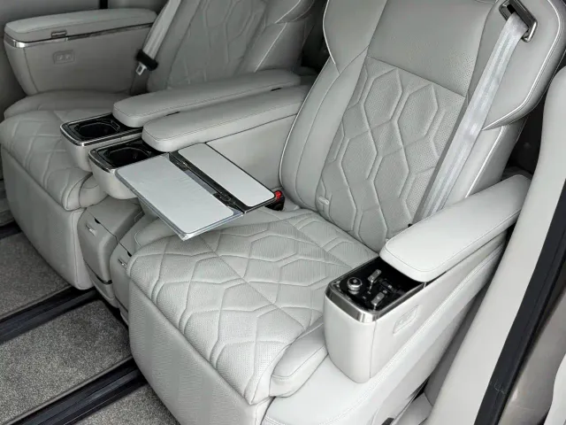 Volvo EM90 — Фото автомобиля 21