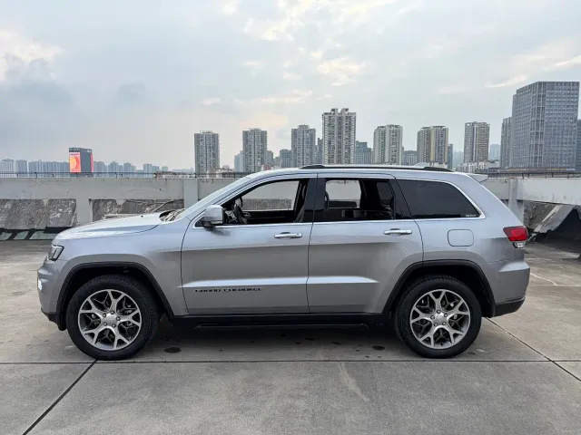 Jeep Grand Cherokee — Фото автомобиля 4