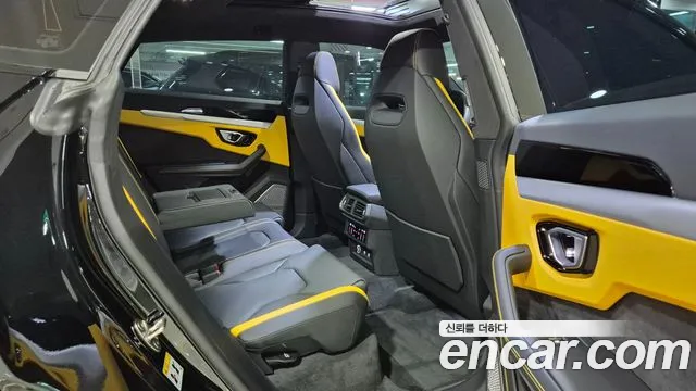 Lamborghini Urus — Фото автомобиля 12