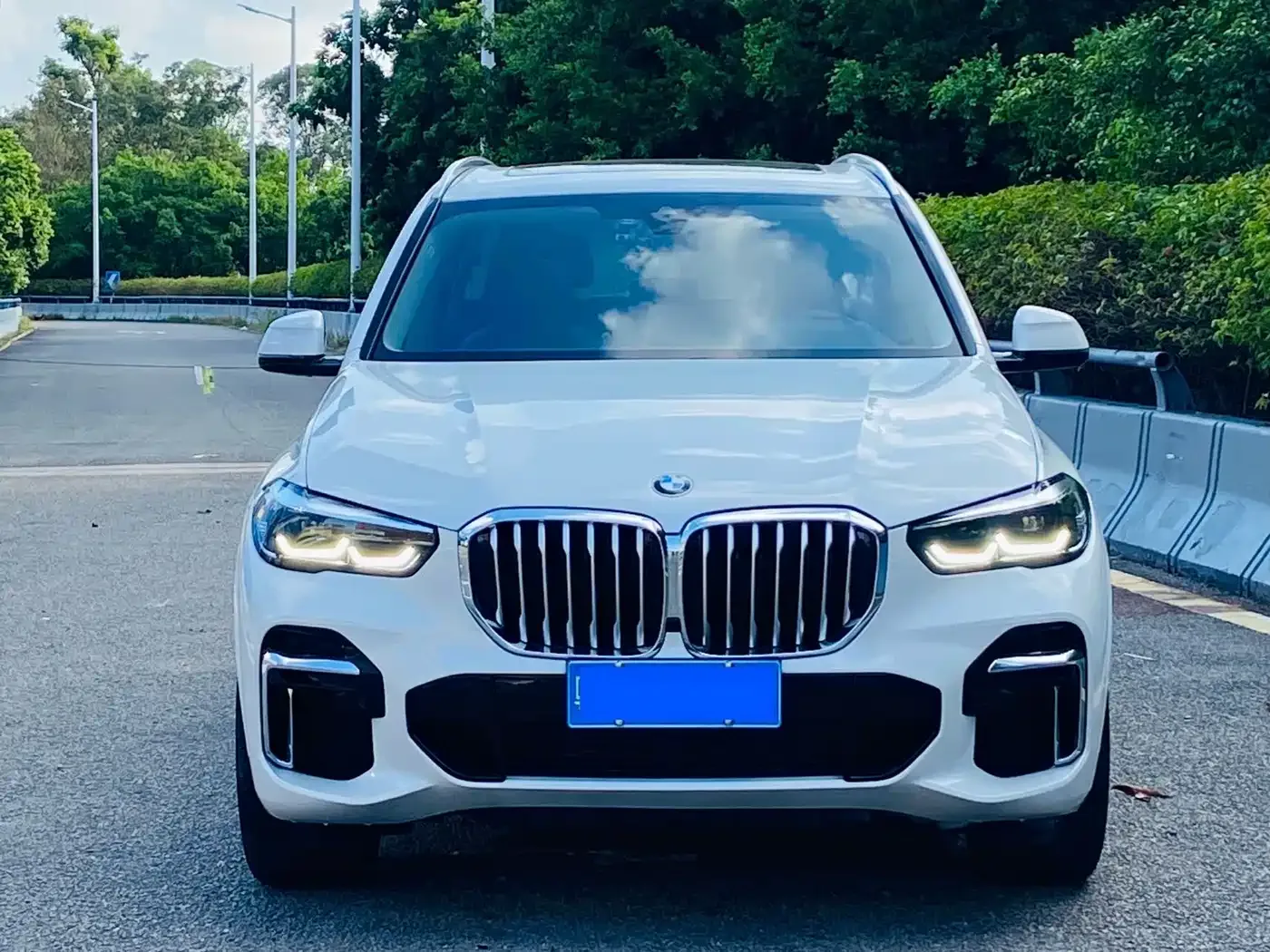 BMW BMW X5 2022 xDrive 30Li M Sport Package — Фото автомобиля 2