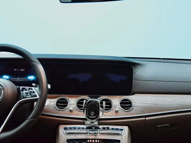 Mercedes-Benz E-Class — Фото автомобиля 15