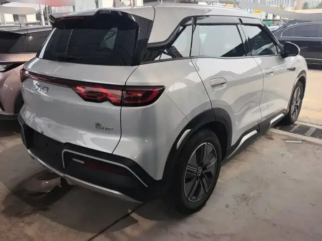 BYD Yuan UP 2024 401KM Leading Edition — Фото автомобиля 3