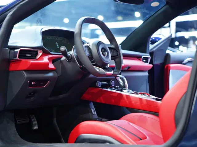 Lotus Emira — Фото автомобиля 26