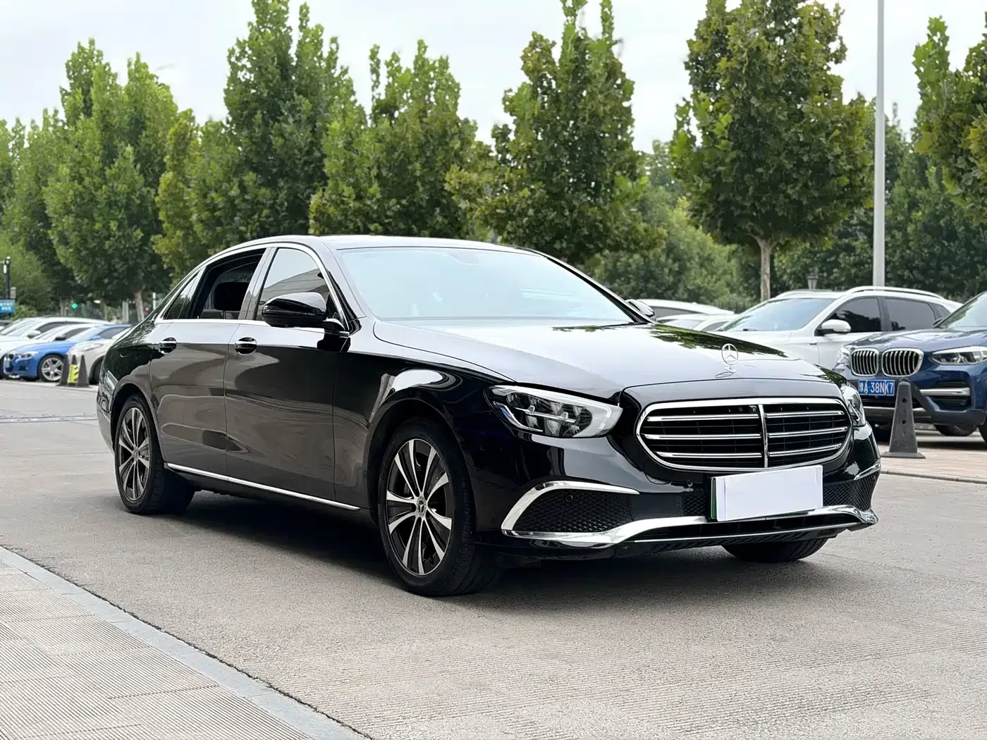 Mercedes-Benz Mercedes-Benz E-Class New Energy 2022 E 350 e L Plug-in Hybrid Sedan — Фото автомобиля 5