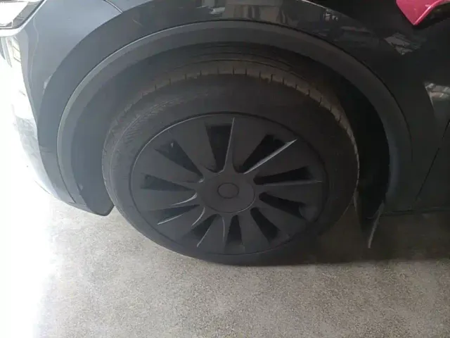 Tesla Model Y — Фото автомобиля 22