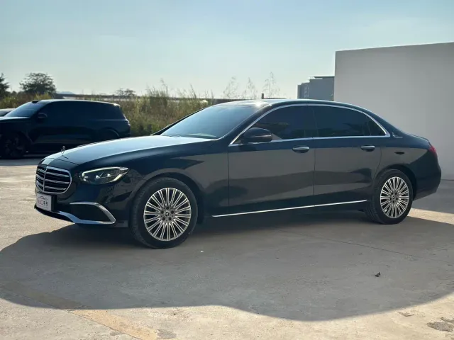 Фотография автомобиля — Mercedes-Benz E-Class