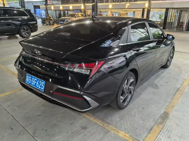 Hyundai Elantra — Фото автомобиля 2
