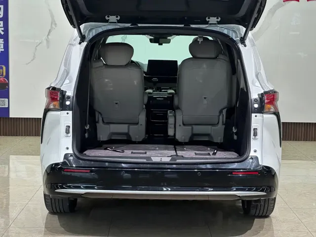 Toyota Sienna — Фото автомобиля 7