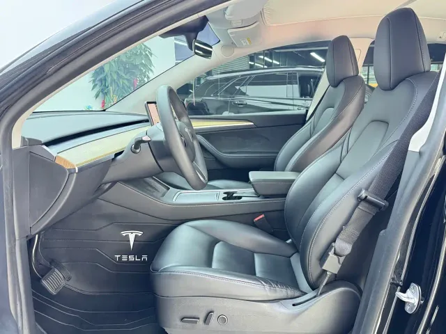 Tesla Model Y — Фото автомобиля 5