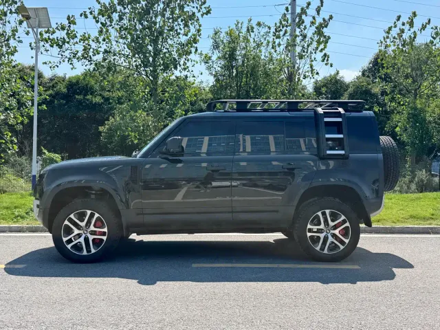 Land Rover Defender — Фото автомобиля 7