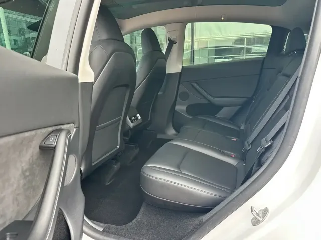 Tesla Model Y — Фото автомобиля 10