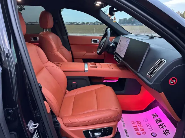 Li Auto L8 — Фото автомобиля 16